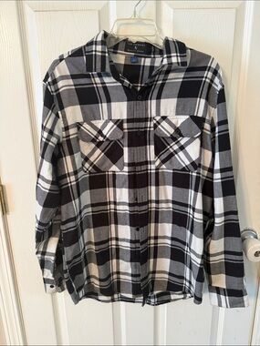 Black & White Plaid Flannel Shirt - Men's L